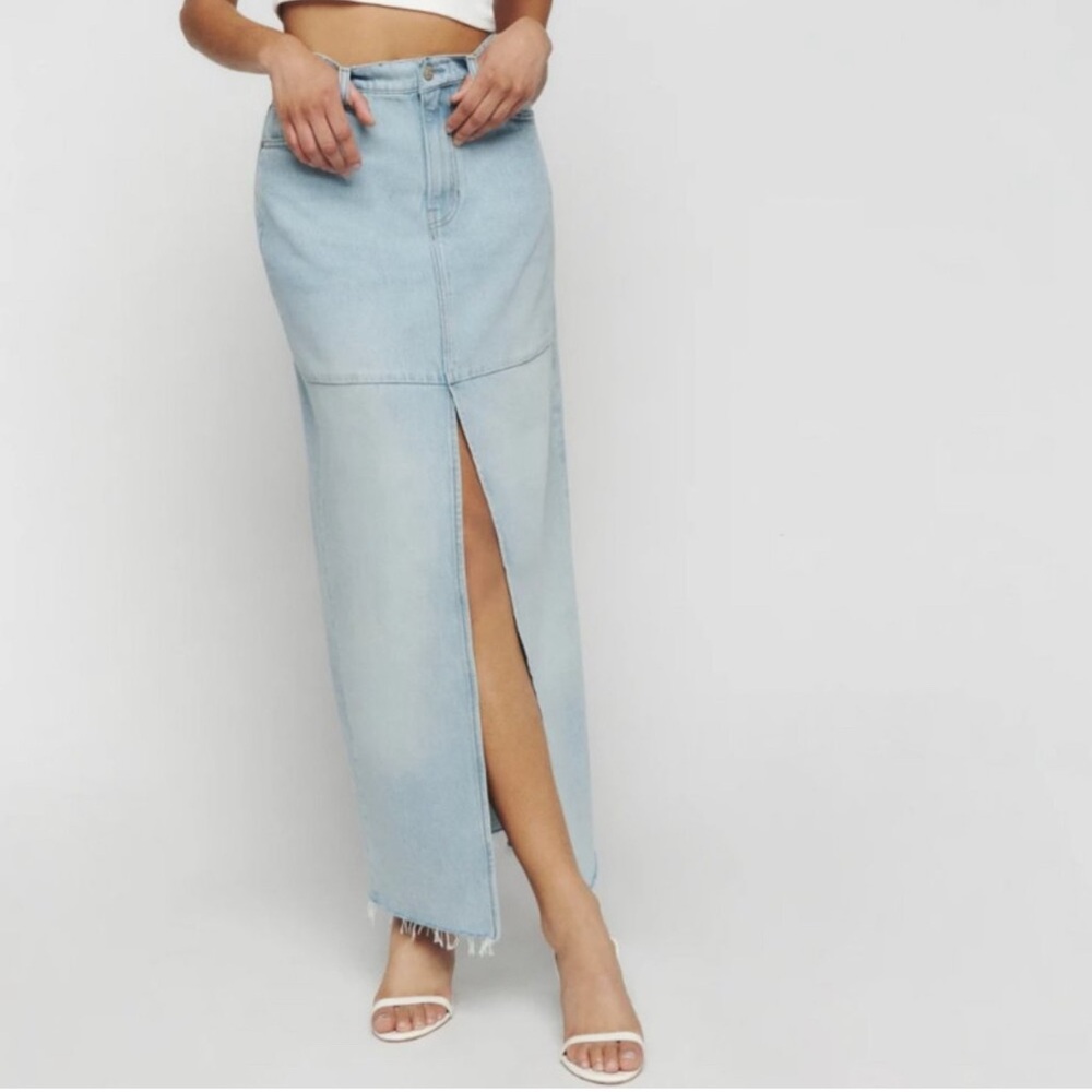Reformation “Tazz” denim maxi skirt in light wash | Sz 25